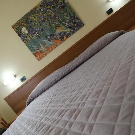 Hotel Italia 3*