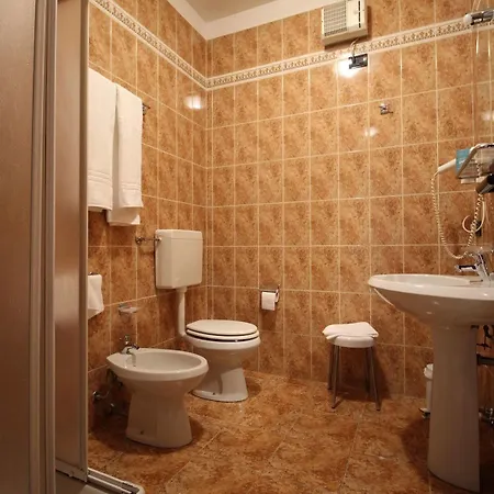Italia Hotell 3*